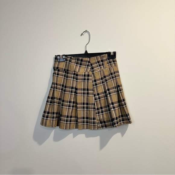 SHEIN | women's XS Tan and Black Plaid Pleated Skater Mini Skirt - Picture 4 of 6
